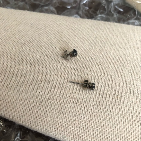 Vintage Black Mini Studs Earrings - Picture 2 of 3